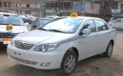 القاهرة والجيزة تعلنان قائمة تعريفة التاكسي والسرفيس