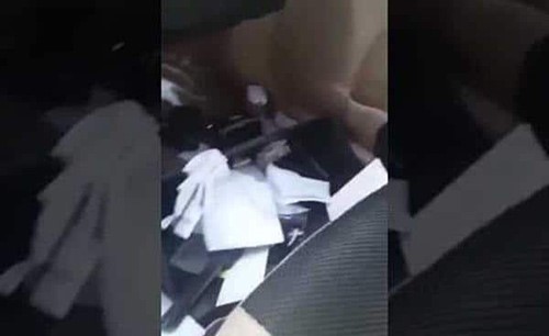 بالفيديو.. شاهدوا ما حدث لسيارة تركها صاحبها في الشمس وبها علبة غاز صغيرة