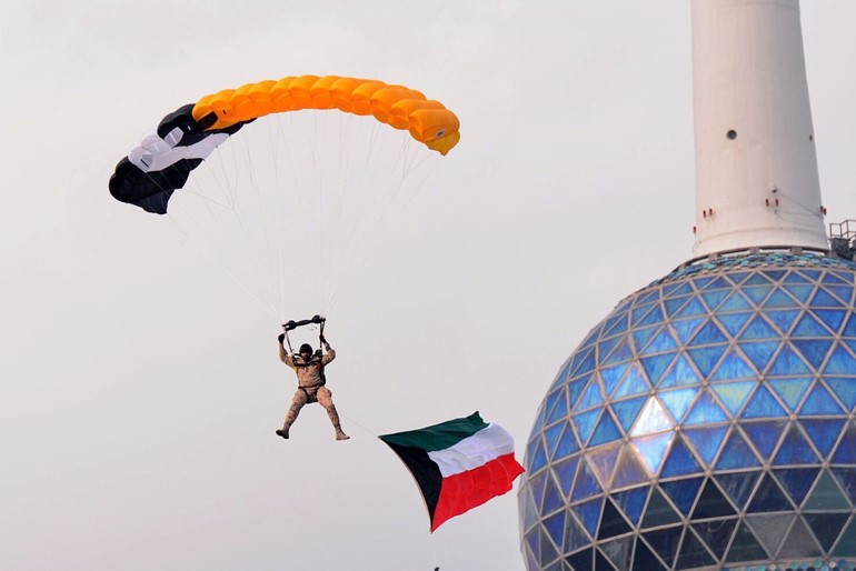 رئاسة الأركان: فريق القفز بالمظلات العسكري يشارك ببطولة العالم في ألمانيا