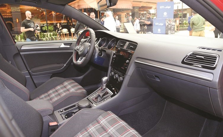 المقصورة الداخلية لـغولف GTI﻿