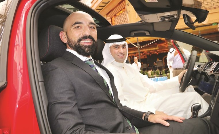 عبدالمحسن بهبهاني وآندرو سافاس داخل مقصورة جولف GTI الجديدة﻿