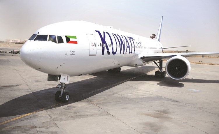 الطائرة الثامنة من طراز بوينغ 777-300ER على أرض مطار الكويت الدولي﻿