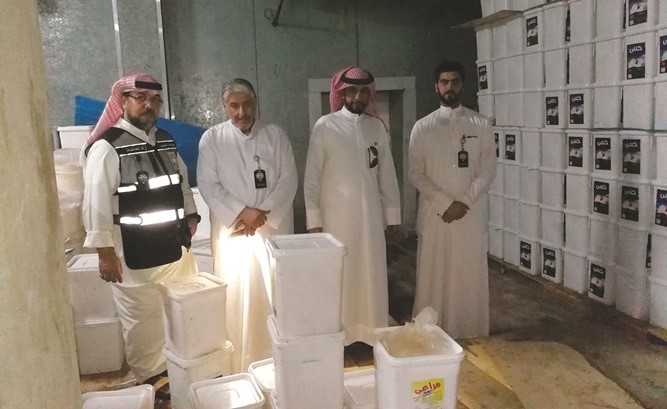 فريق العمل أمام احدى الضبطيات﻿