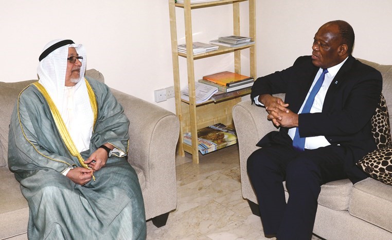 الشيخ علي الجراح خلال زيارته لسفارة بوتسوانا﻿