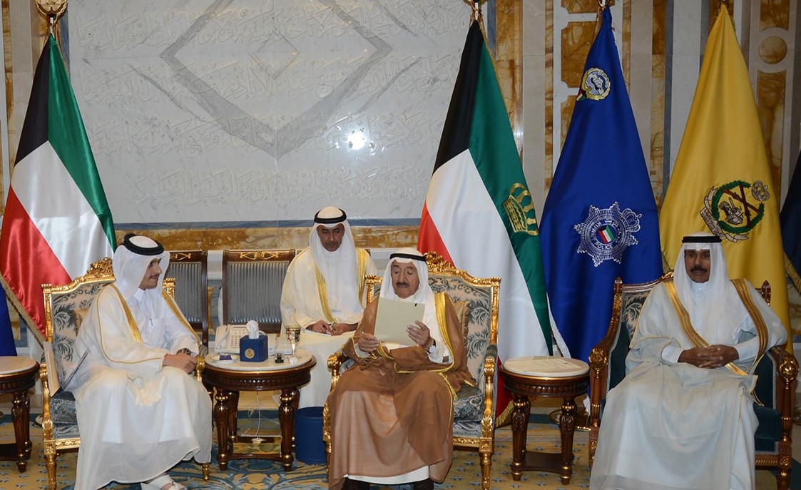 صاحب السمو أمير البلاد الشيخ صباح الأحمد خلال استقباله لوزير الخارجية القطري الشيخ محمد بن عبد الرحمن آل ثاني