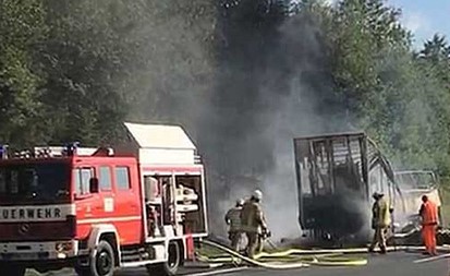 بالصور والفيديو..17 قتيلا بتصادم مروع في ألمانيا