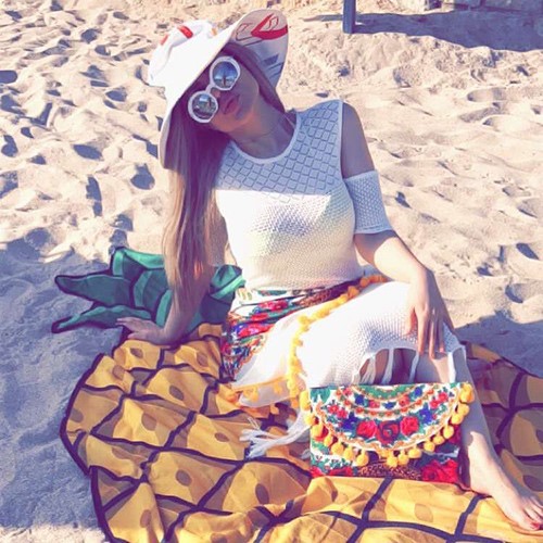 بالفيديو.. حليمة بولند تثير الجدل وتستفز جمهورها بملابسها الجريئة في موناكو ‎