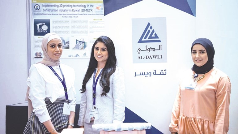 «الدولي» يرعى مشاريع تخرج طلبة الهندسة والبترول