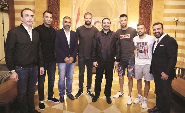 الرئيس سعد الحريري إلى جانب بيكيه وبوسكيتش وألبا وعنتر ﻿