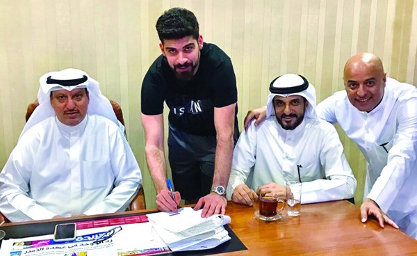 أحمد ابراهيم يوقع العقد بحضور شبيب والمرشاد والشمري