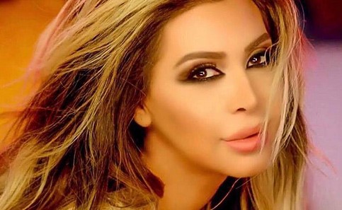 بالفيديو..نوال الزغبي تقع في موقف محرج وتكشف عن عُمرها دون أن تقصد