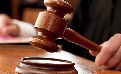 لماذا رفضت محكمة هندية تسليم جثمان رجل دين لنجله؟