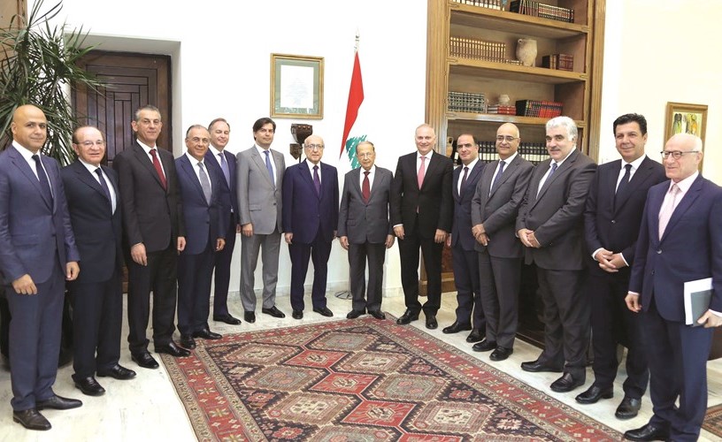 الرئيس العماد ميشال عون مستقبلا وفد جمعية مصارف لبنان	(محمود الطويل)﻿