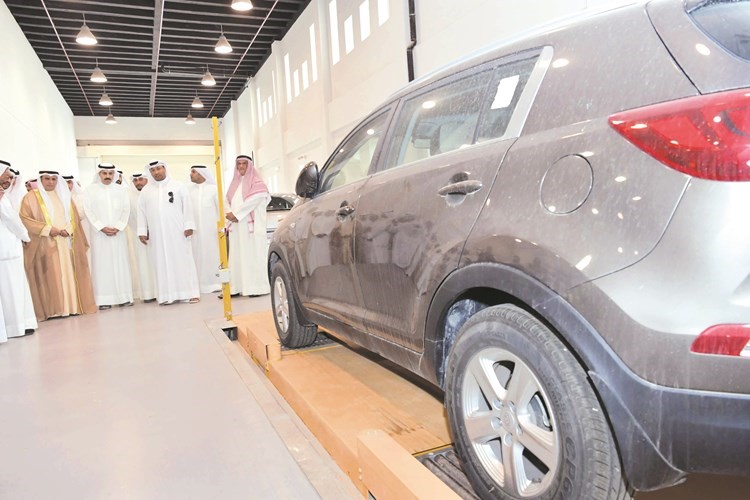 الوزير يتفقد بعض المحجوزات في الادارة الجديدة﻿