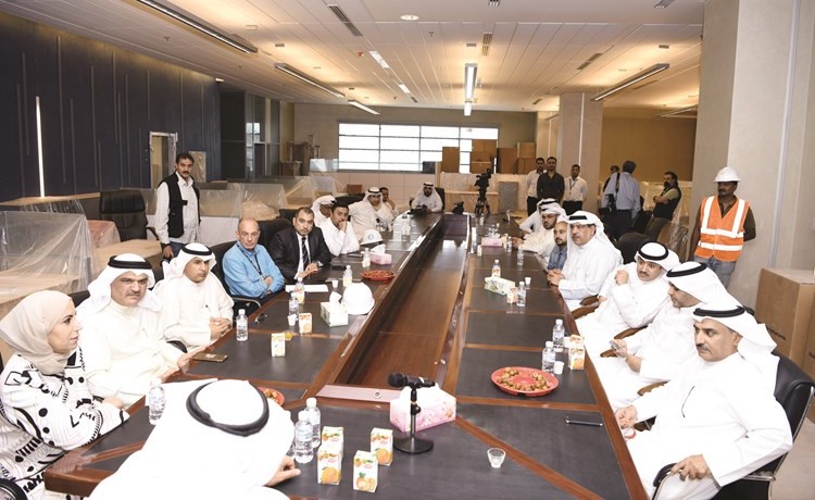 جانب من الاجتماع مع المشرفين على المشروع وممثل المقاول﻿