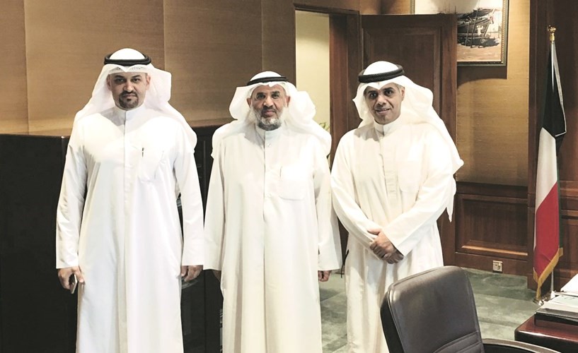  م. عبدالرحمن المطوع متوسطا مشعان الهاجري ويوسف المطيري ﻿