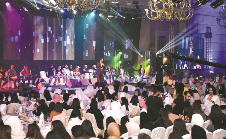 «كلمة حلوة» من الويس والزايد والشحي أمتعت الجمهور في «الراية» وشمة حمدان تعتذر في اللحظات الأخيرة!