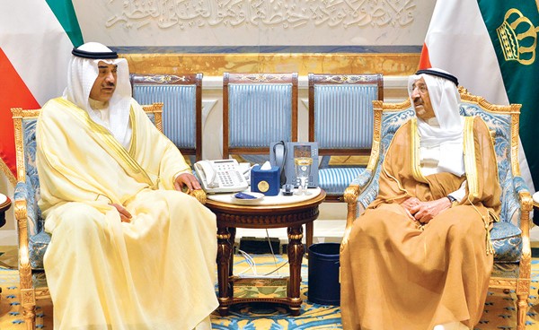 صاحب السمو الأمير الشيخ صباح الأحمد مستقبلا الشيخ صباح الخالد أمس