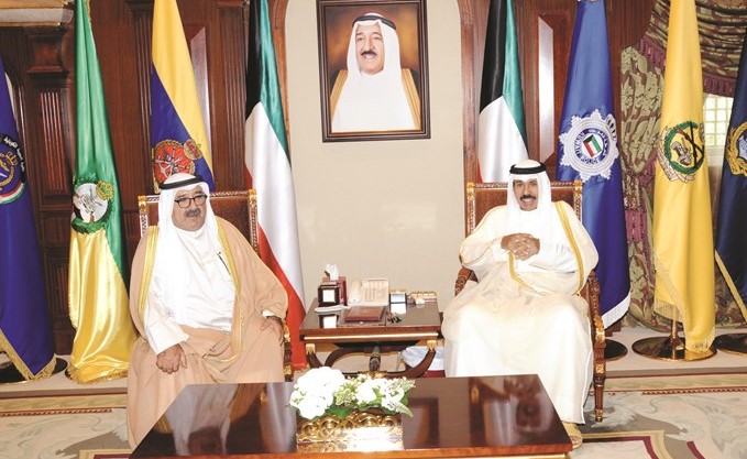 سمو ولي العهد الشيخ نواف الأحمد مستقبلا الشيخ ناصر صباح الأحمد﻿