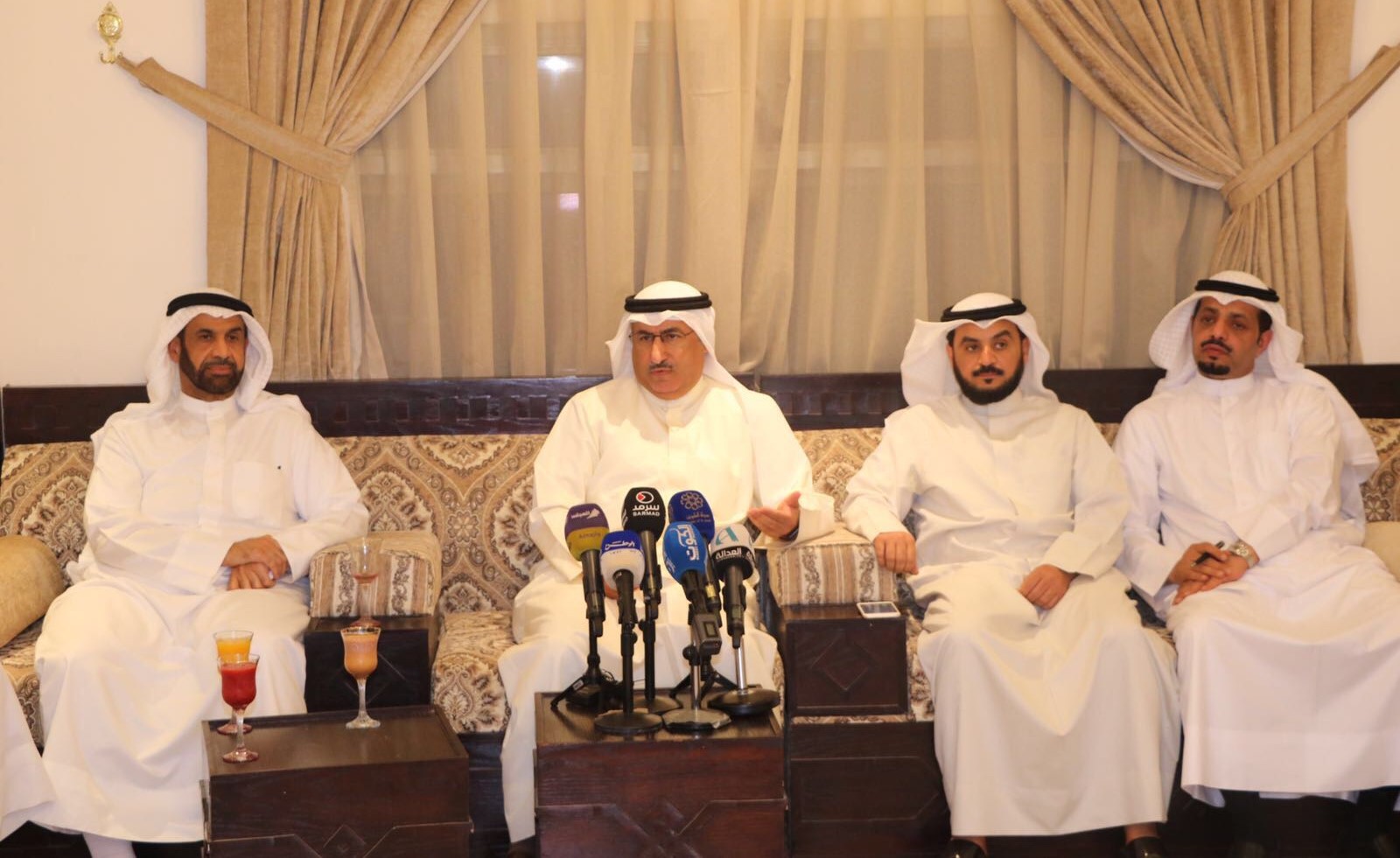 الفارس يطمئن أهالي منطقة الأحمدي حول قرار "النشمي"