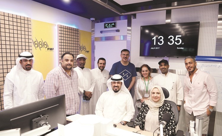 لينا درويش من داخل استديو نبض الكويت 88.8 مع ضيوف البرنامج﻿