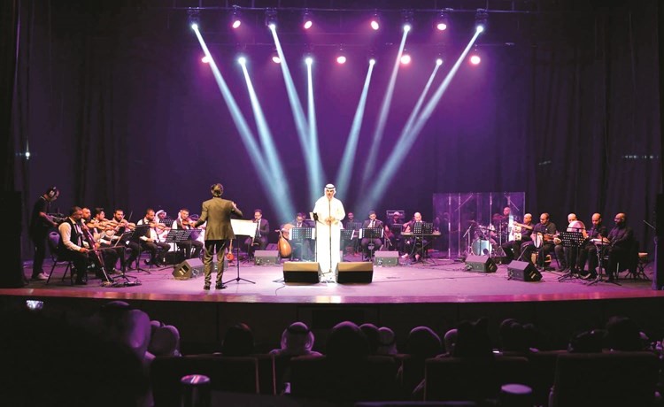 «العيون السود» افتتحت «صيفي ثقافي 12» على خشبة «عبدالحسين عبدالرضا»