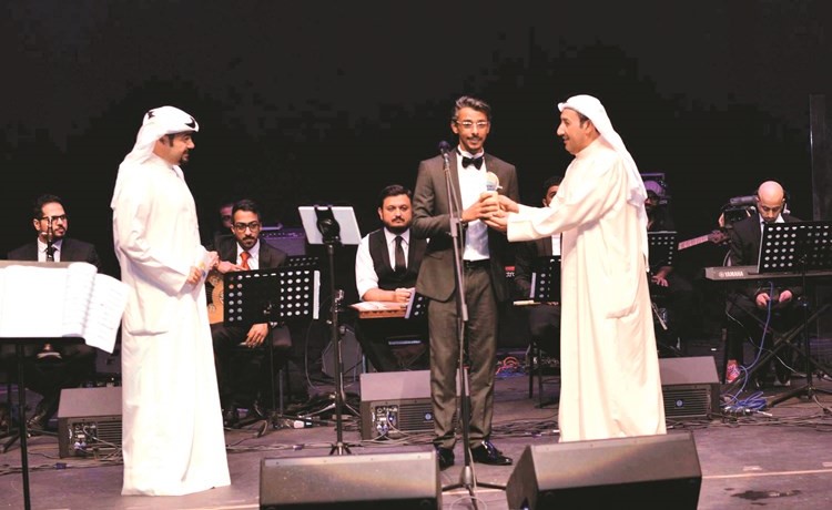 محمد العسعوسي مكرما المايسترو د.راشد النويشير﻿