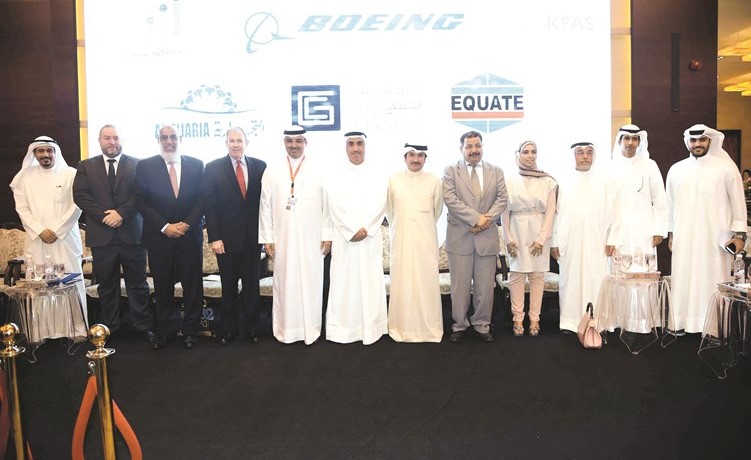 الشركة التجارية العقارية تدعم مشاريع تخرج طلبة كلية الهندسة والبترول