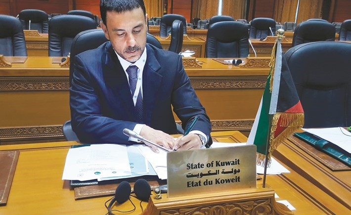 خالد الرشيد خلال مشاركته في الاجتماع ﻿