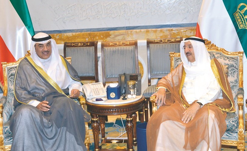 صاحب السمو الأمير الشيخ صباح الأحمد مستقبلا رئيس الوزراء بالإنابة الشيخ صباح الخالد﻿