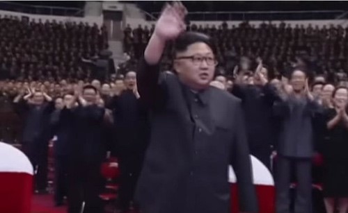 بالفيديو ..شاهد لحظة احتفال رئيس كوريا الشمالية بإطلاق الصاروخ البالستي!