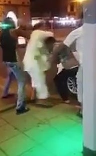 بالفيديو.. مشاجرة عنيفة بين مجموعة من الأشخاص بمكة