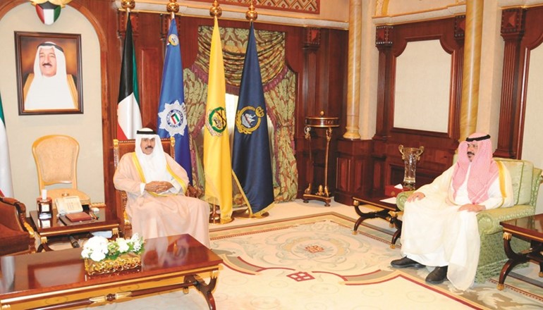 سمو ولي العهد الشيخ نواف الأحمد مستقبلا الشيخ طلال الخالد﻿