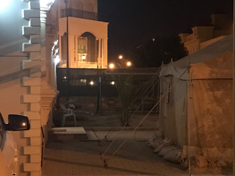 إتلاف نحو 5 أطنان مواد غذائية فاسدة وغلق مخزن في "الشويخ"