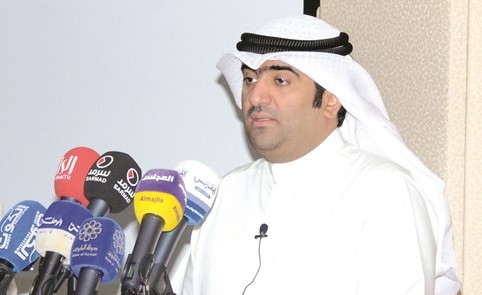 خالد الروضان خلال كلمته في الحلقة النقاشية أمس﻿
