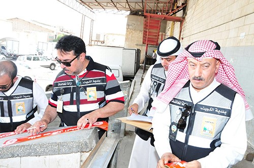 البلدية : مصادرة وإتلاف 5 طن من المواد الغذائية منتهية الصلاحية