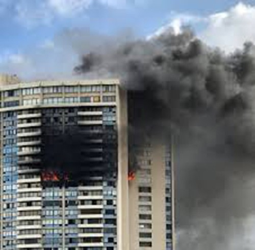 مقتل وإصابة 15 شخصا إثر اندلاع حريق في برج سكني في هونولولو بأمريكا