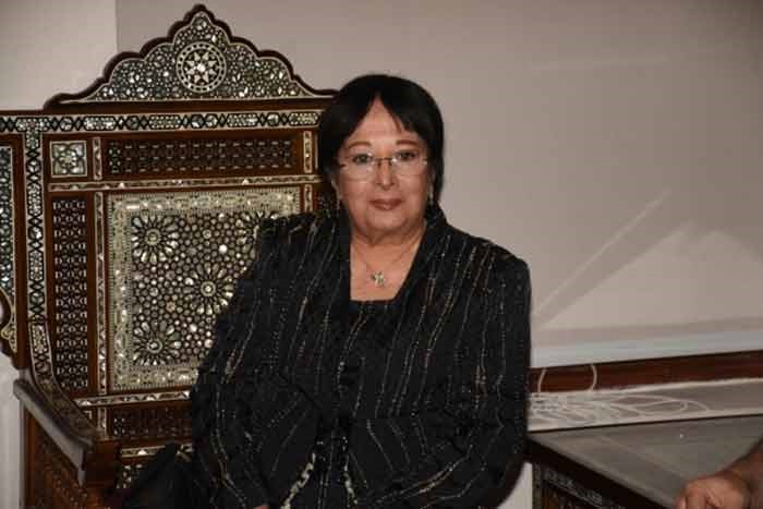 بالصور.. إعلامي شهير يقيم عيد ميلاد لزوجته الفنانة بعد رحيلها ب 15 سنة