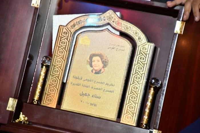 بالصور.. إعلامي شهير يقيم عيد ميلاد لزوجته الفنانة بعد رحيلها ب 15 سنة