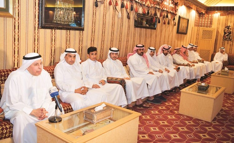 السفير د. عبدالعزيز الفايز متحدثا للحضور خلال الحفل (قاسم باشا)﻿
