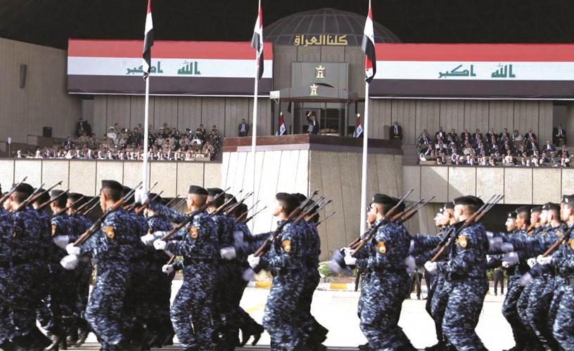 رئيس الوزراء العراقيحيدر العبادي خلال الاستعراض العسكري(رويترز) ﻿