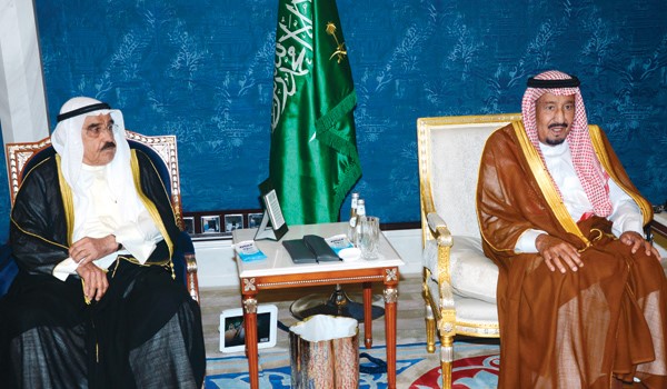ممثل صاحب السمو الأمير الشيخ صباح الأحمد الشيخ فيصل السعود يقدم واجب العزاء إلى خادم الحرمين الشريفين الملك سلمان بن عبدالعزيز