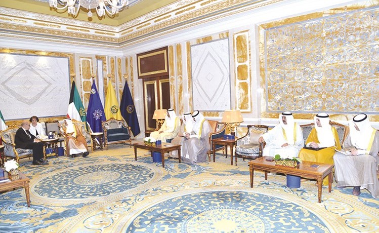 صاحب السمو الأمير الشيخ صباح الأحمد خلال لقائه جان ايف لودريان بحضور الشيخ صباح الخالد﻿﻿ومحمد شرار والشيخ محمد العبدالله ﻿