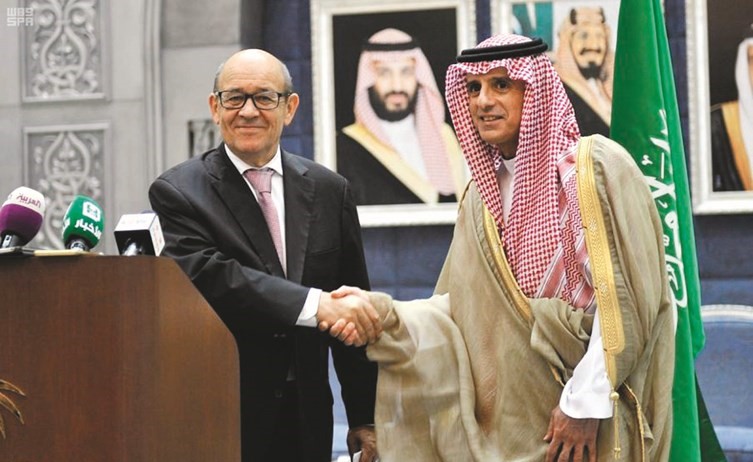 وزير الخارجية السعودي عادل الجبير ونظيره الفرنسي جان إيف لودريان اثناء مؤتمرهما الصحافي في جدة مساء امس الاول (واس) ﻿