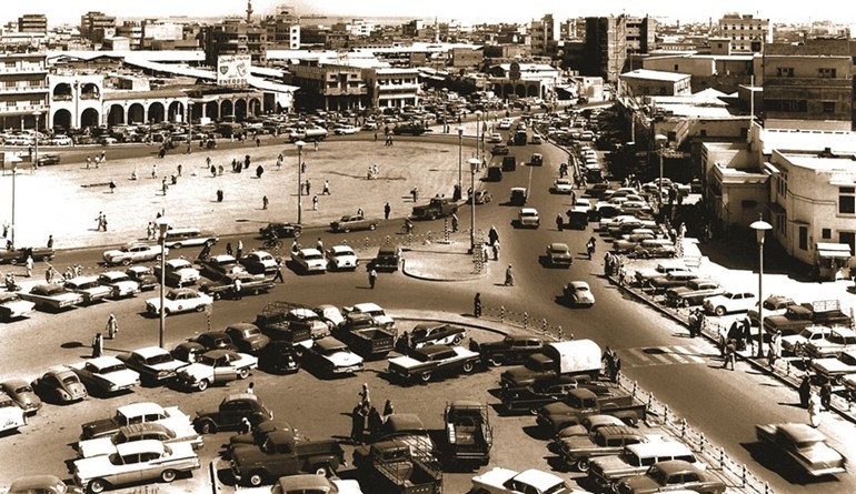 ﻿ ساحة الصفاة مكان تجمع سيارات الأجرة في الستينيات ﻿