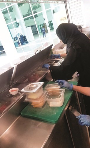 فحص ظاهري للمواد الغذائية﻿