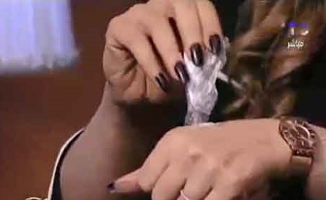 بالفيديو.. إيقاف مذيعة مصرية "تعاطت المخدرات" على الهواء