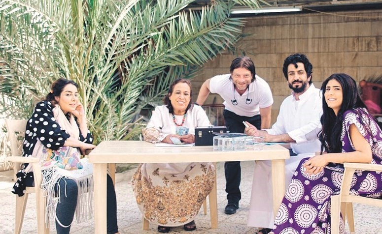 ام سوزان ومحمود بوشهري وشيماء علي وليلى عبد الله والمخرج حسام حجازي اثناء تصوير رمانة﻿