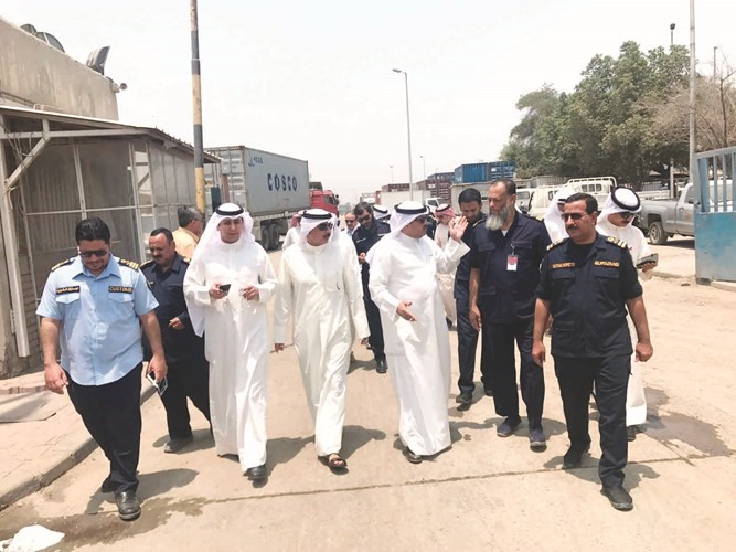 جمال الجلاوي في جولة ميدانية بجمارك ميناء الشويخ﻿
