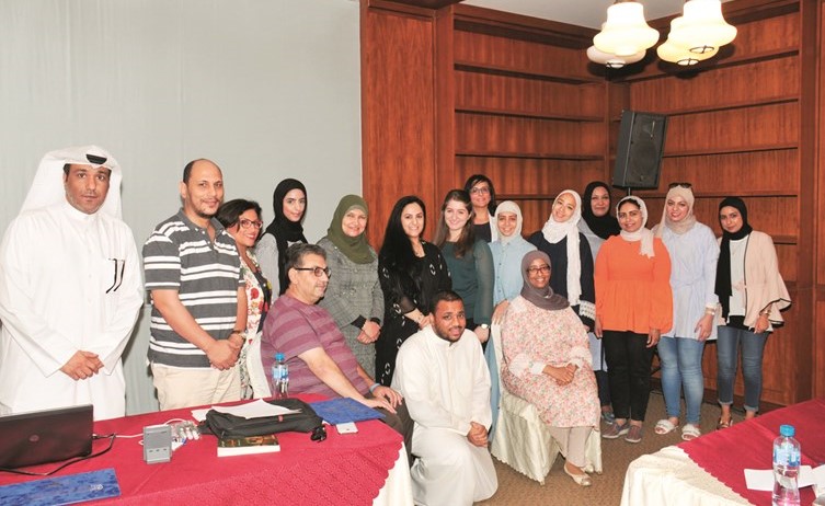 صورة جماعية لبعض متدربي الورشة مع د.سعداء الدعاس﻿